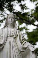 上越写真新潟県上越市直江津上越斎場横にあるキリスト教墓地の慈愛の聖母マリア像