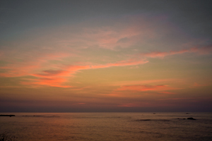 上越写真上越市虫生岩戸サンビーチの停車場からみた日没後まもない日本海