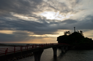 上越写真糸魚川市能生弁天岩での夕陽ビフォアーサンセット