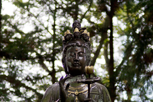 上越写真糸魚川市月不見の池にあるぼけ封じ十一面観音菩薩像の写真