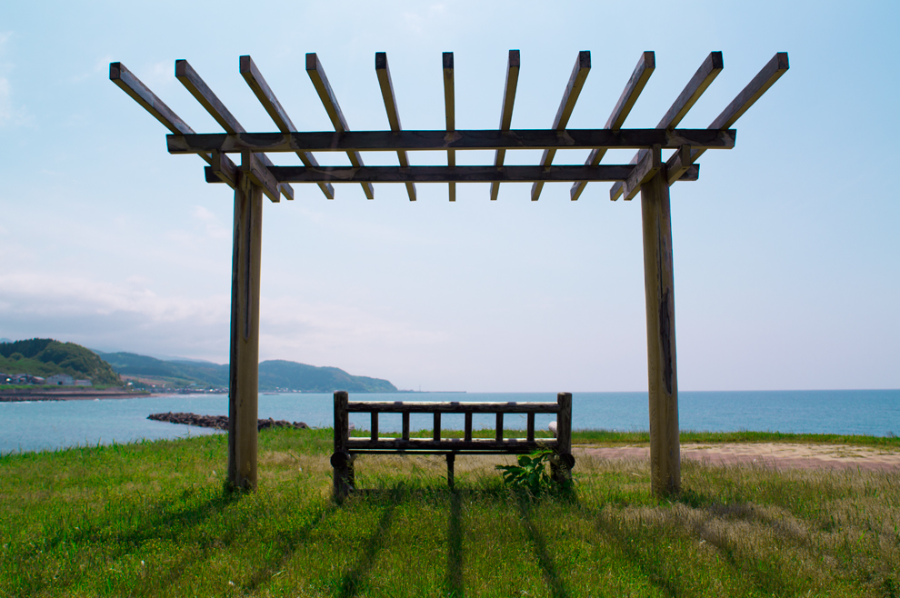 糸魚川市能生の藤崎海水浴場にある二人がけベンチ