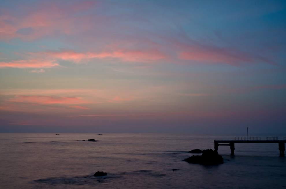 上越市虫生岩戸海洋フィッシングセンターサンビーチから見た夕陽アフターサンセットの写真