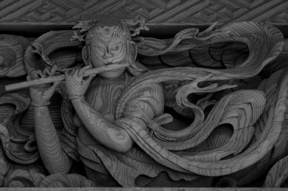 上越市柿崎区にある米山薬師別当密蔵院護摩堂天女の彫刻の写真